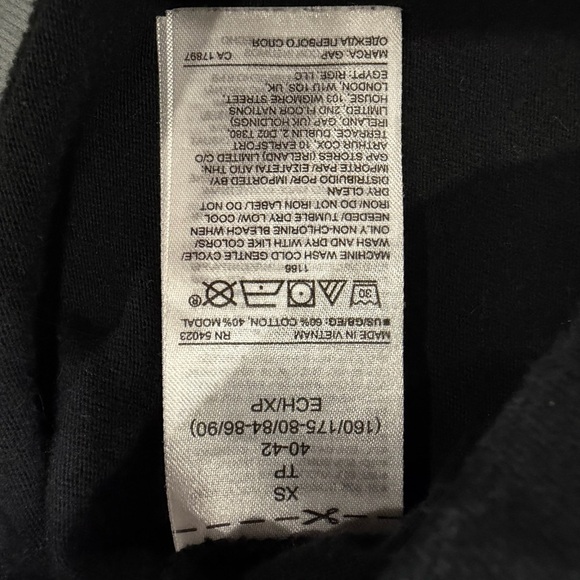 GAP Women's Classic Favorite Black Short Sleeve Tee - Picture 4 of 6